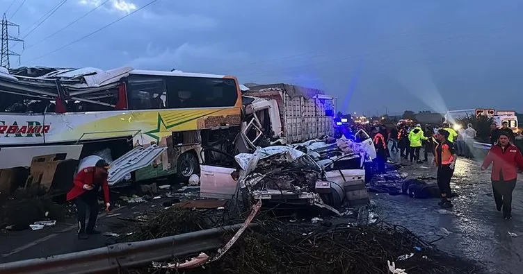 Trafik katliamı: 10 ölü 40 yaralı