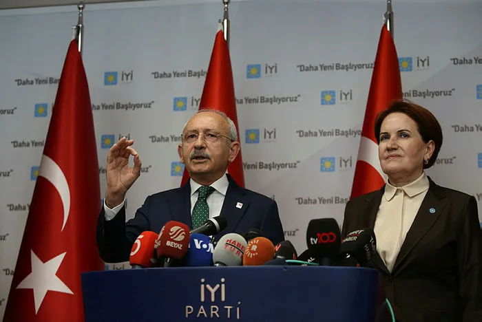 aksener-ve-kilicdaroglunun-s-400-aciklamalarina-sert-tepki-bu-akil-tutulmasi-degilse-nedir-1645794620971.jpg Akşener ve Kılıçdaroğlu'nun S-400 açıklamalarına sert tepki: Bu akıl tutulması değilse nedir?