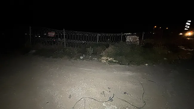 adanada-yol-kenarinda-erkek-cesedi-bulundu-1788979996214.jpeg