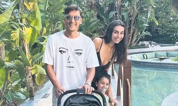 Gözü Mesut’un üstünde