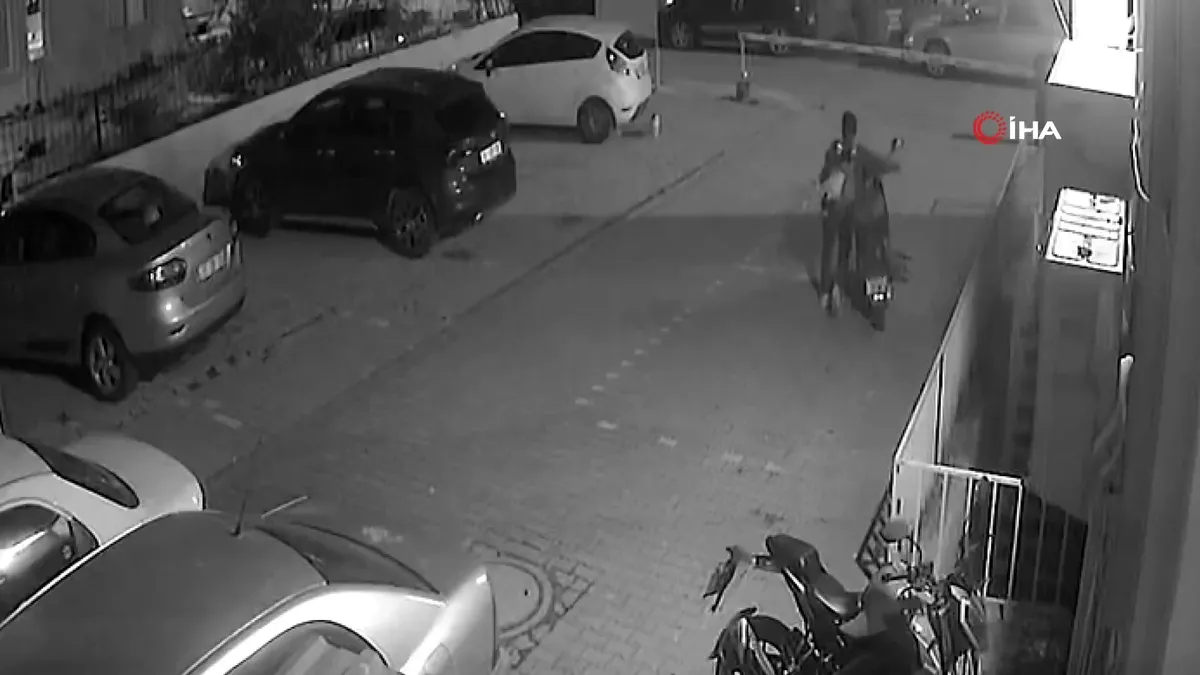 Adana’da bir haftada 5 araç çalan hırsız tutuklandı: “Görüntülerdeki kişi bana benziyor” | Video videosunu izle Adana’da bir haftada 5 araç çalan hırsız tutuklandı: “Görüntülerdeki kişi bana benziyor” | Video videosunu izle