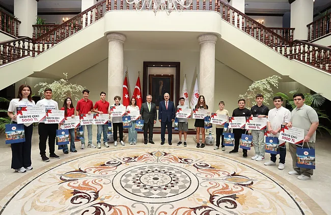 LGS'deki şaibe yalanı çöktü: Turhan Çömez’in '36 birinci çıktı' dediği Bursa Mahmut Celalettin Ökten İmam Hatip Ortaokulu listede bile yok!