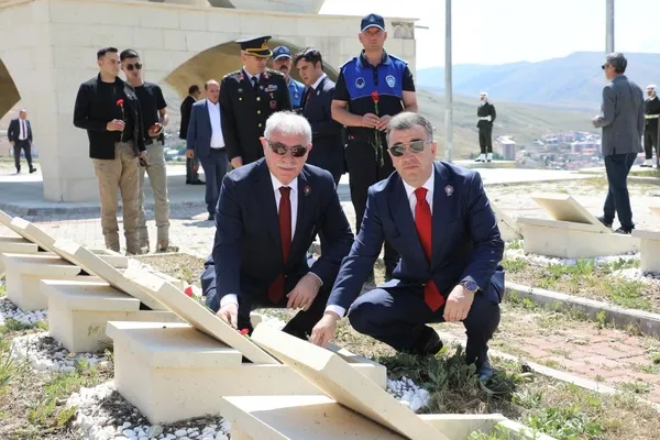 15-temmuz-sehitleri-10-yil-donumunde-dualarla-yad-edildi-1784122757184.jpg