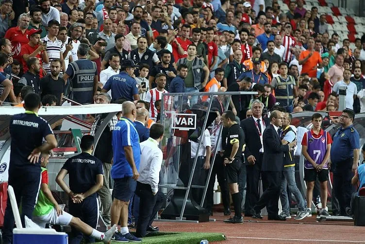 Ahmet Çakar: Muslera atılmalıydı ve son dakikada penaltı yaptı!