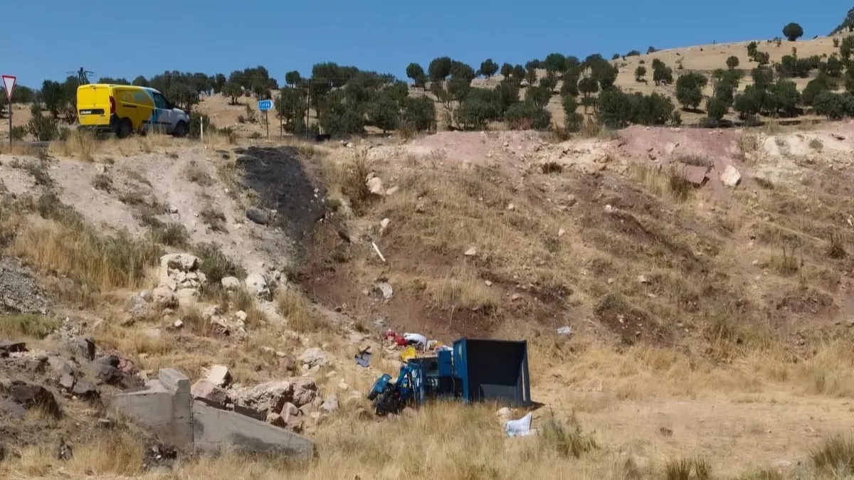 Şırnak'ta tarım aracı şarampole devrildi: 1 kişi öldü, 3 kişi yaralandı