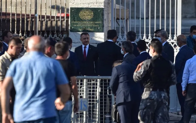 Cumhurbaşkanı Erdoğan ve MHP lideri Bahçeli Ayasofya Camii'nde incelemelerde bulundu