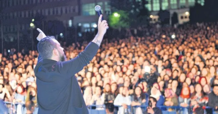 Konserde evlilik teklifi