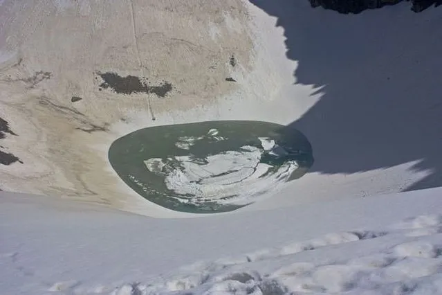 Burası dünyanın en esrarengiz gölü