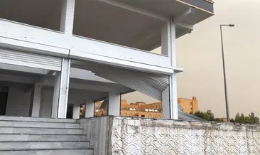 Fırtına Kızıltepe’de etkili oldu! Ağaçlar devrildi çatılar uçtu #mardin