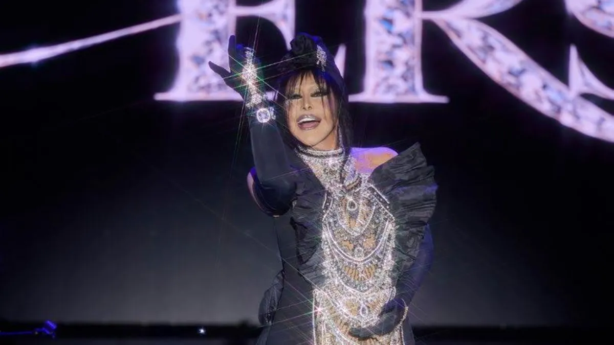 Diva’dan minik hayranlarına harçlık jesti