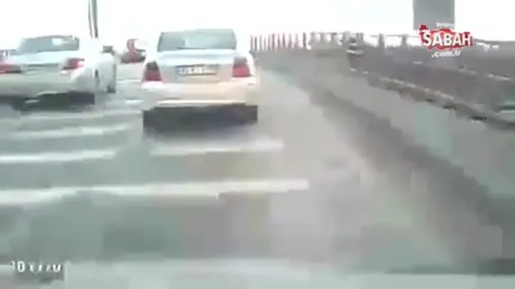 Motosikletli gençlere bilerek çarpan sürücü olay yerinden kaçtı!