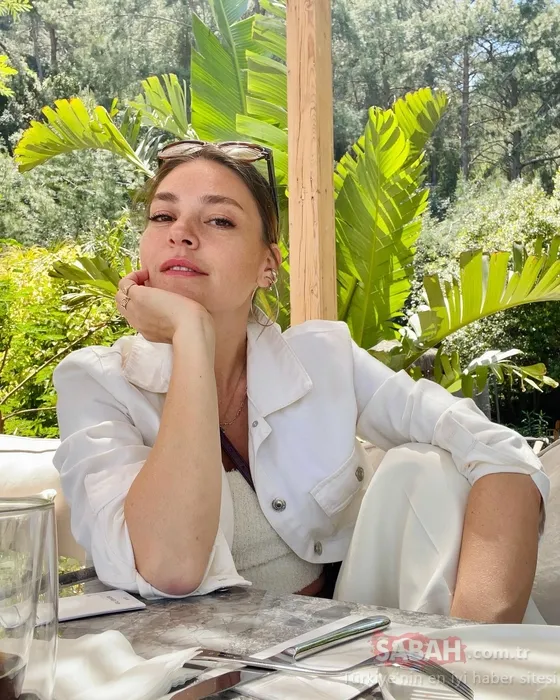 Aslı Enver’ın sır gibi sakladığı kardeşine bakın! Minik Elay’ın teyzesi mest etti!