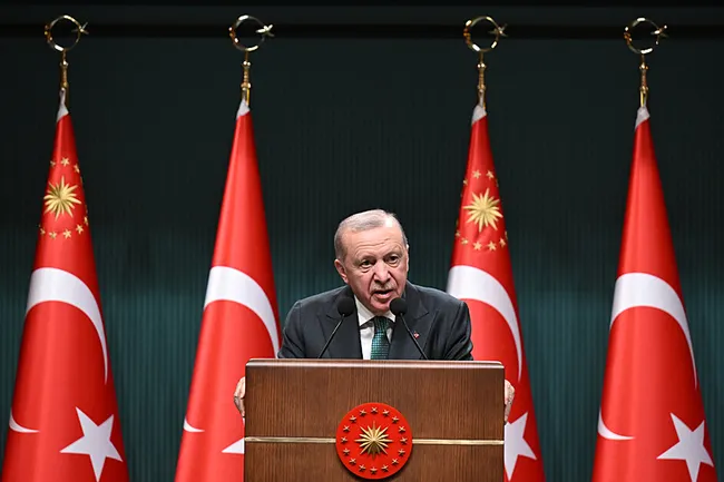 son-dakika-baskan-erdogan-yarin-cumhurbaskanligi-kabinesini-topluyor-okul-saldirilari-ve-gulistan-doku-dosyasi-1776602723464.jpeg SON DAKİKA… Başkan Erdoğan yarın Cumhurbaşkanlığı Kabinesi’ni topluyor: Okul saldırıları ve Gülistan Doku dosyası masada!