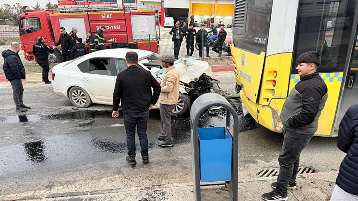 Siirt'te araç otobüsle çarpıştı: 3 yaralı