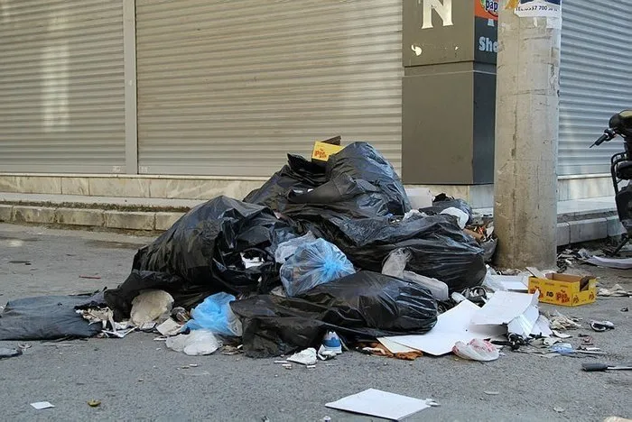 İzmir Bornova’da çöp dağları oluştu, İstanbullu korktu