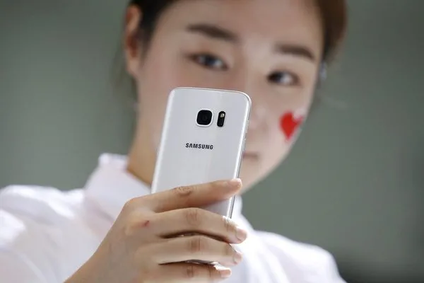 Samsung o telefonların fişini çekti!
