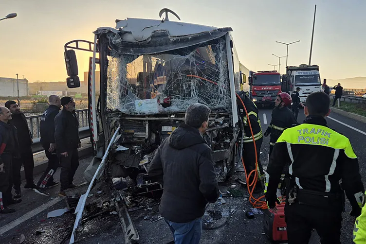 İşçi servisi TIR’a arkadan çarptı: 22 yaralı!