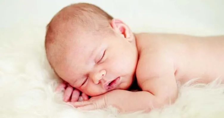 Bebeklerde Dudak Catlamasina Ne Iyi Gelir 3 6 Ay Arasi Bebekler