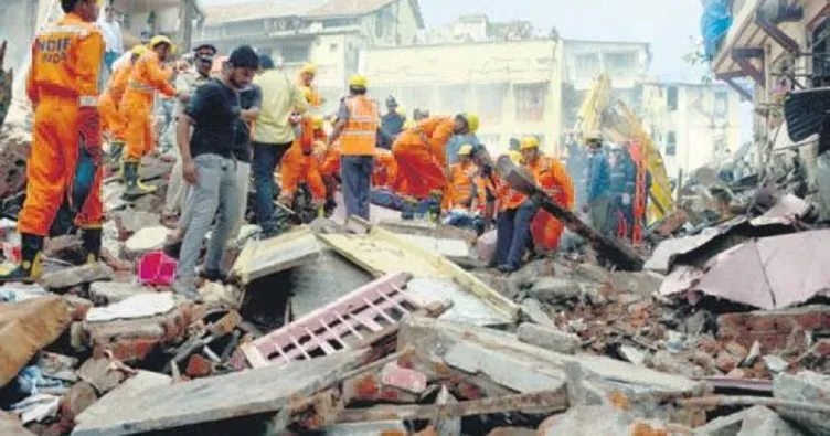Asırlık bina çöktü: 16 ölü
