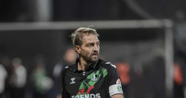 Caner Erkin futbolu bıraktığını açıkladı!