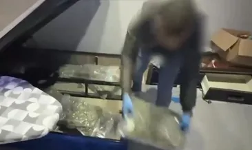 Yatak bazasından paket paket zehir çıktı