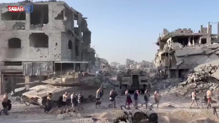 İsrail Ordusu'ndan enkaza dönen bölgede insanlık dışı muamele! Filistinli erkekleri soyarak aşağıladılar | Video