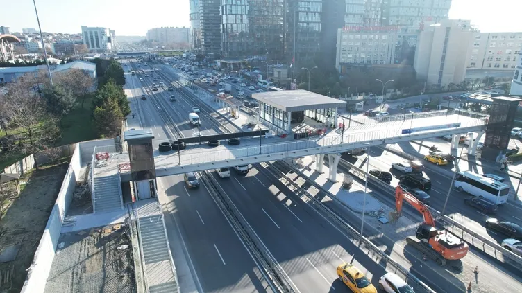 SON DAKİKA... İBB’ye Yenibosna metrobüs durağı tepkisi! Vatandaşlardan 6 aydır bitmeyen tadilata isyan etti: Sözler tutulmadı!