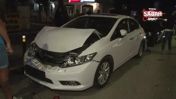 Kadıköy'de aşırı hız yapan araç park halindeki araçlara çarptı: 2 yaralı | Video