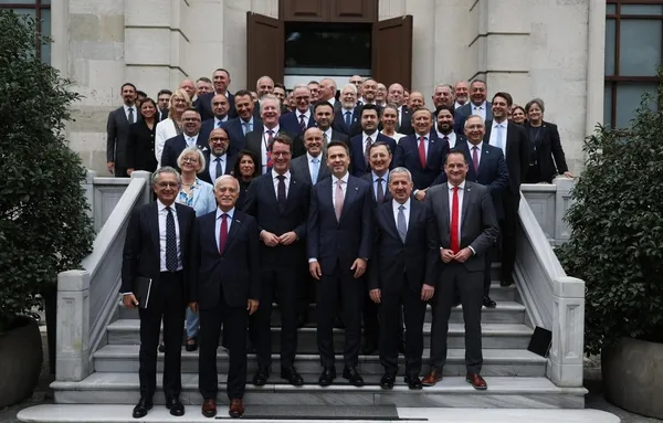 dogal-gaz-hidrojen-ve-kritik-mineraller-bakan-bayraktardan-almanyaya-isbirligi-cagrisi-1790768218395.jpg