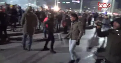 Taksim’de yeni yılın ilk dakikalarında tekmeli yumruklu kavga