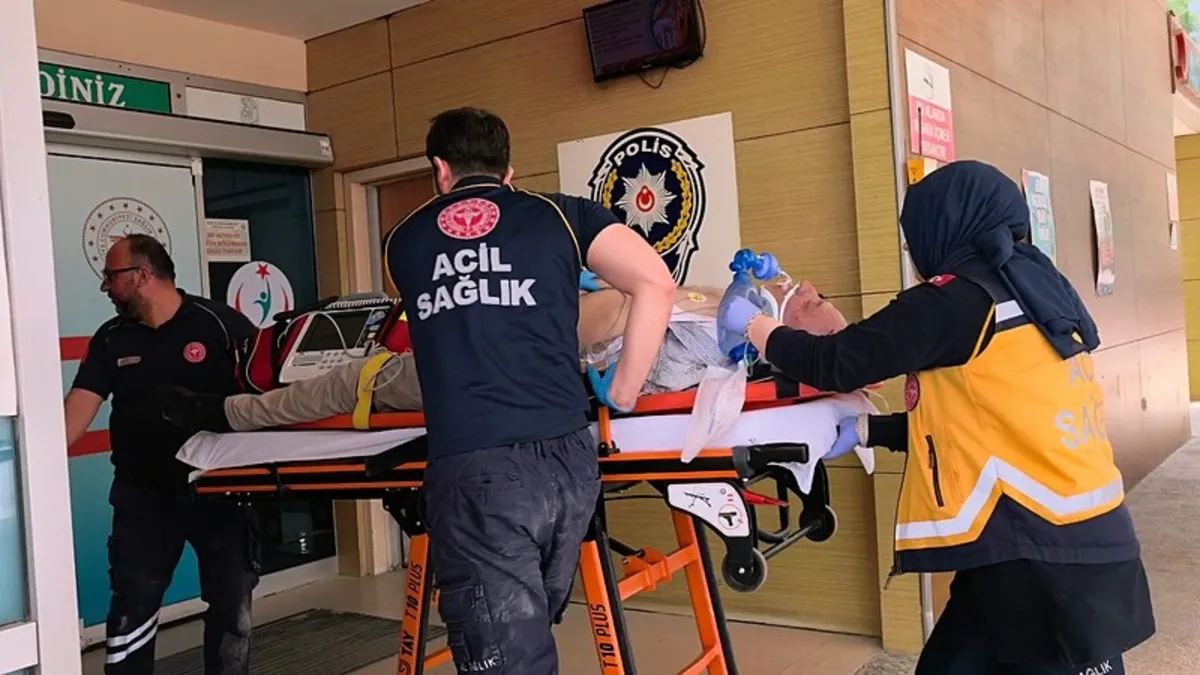Asansör boşluğuna düşen adam hayatını kaybetti Asansör boşluğuna düşen adam hayatını kaybetti