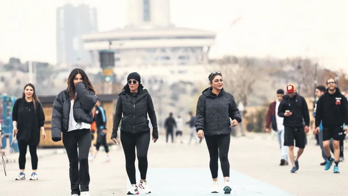 Tahran sokaklarında korkudan eser yok