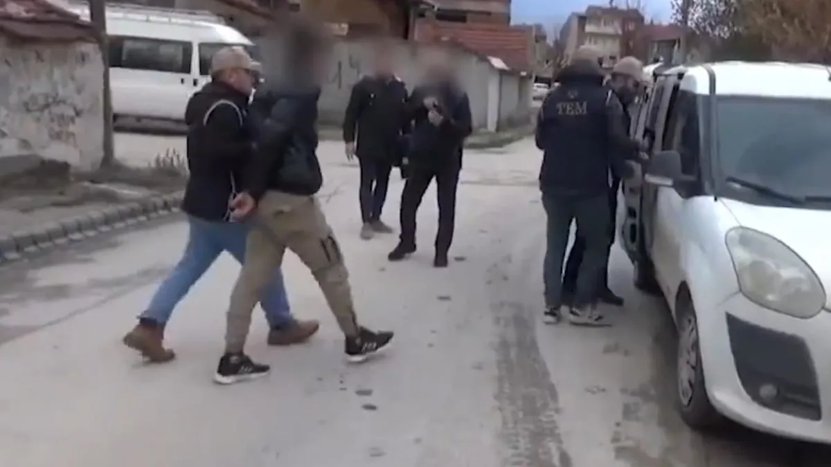 43 ilde terör operasyonu: 240 terör örgütü mensubu yakalandı 43 ilde terör operasyonu: 240 terör örgütü mensubu yakalandı