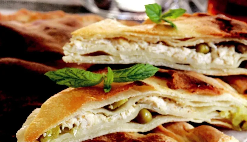 Bezelyeli Tavuklu Börek Tarifi Tarifi BöreklerÇörekler ve Poğaçalar