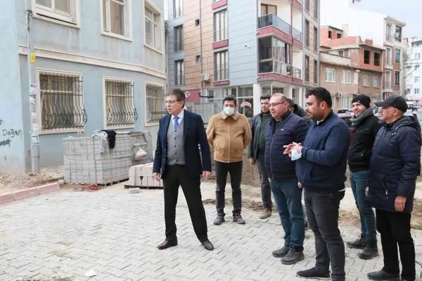 Edremit Belediyesi dört koldan yol yapıyor