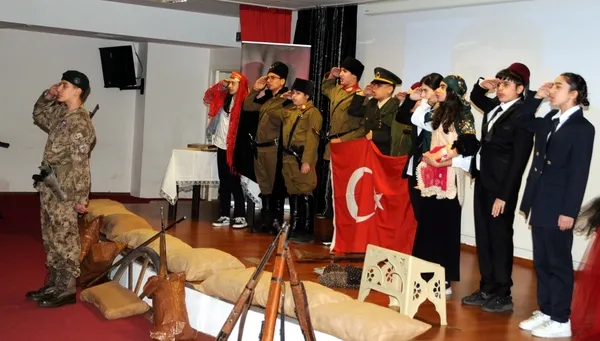 ibb-sehit-polis-mustafa-erdogan-ortaokulunda-canakkale-sehitleri-anildi-sehit-adina-kutuphane-acildi-1711025240946.jpg