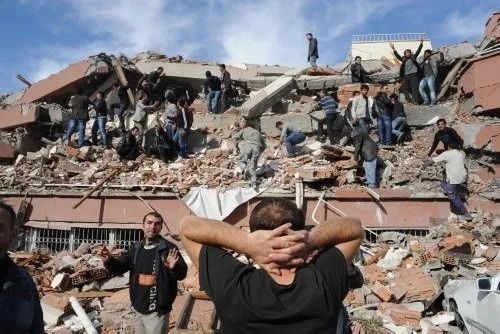 Van’daki depremden fotoğraflar
