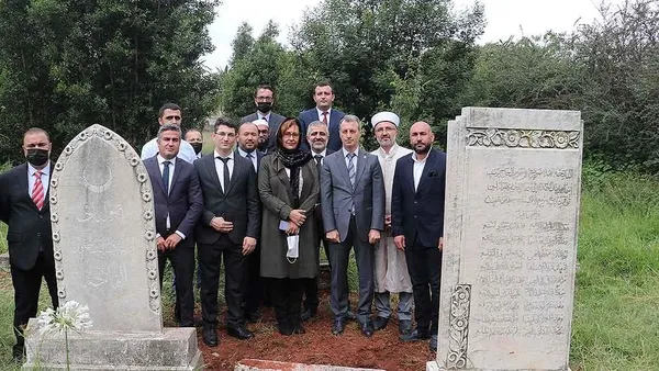 guney-afrikadaki-son-osmanli-baskonsolosunun-naasi-asil-mezarina-geri-defnedildi-1642580980122.jpeg