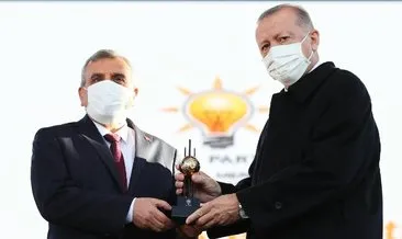 Başkan Beyazgül, ödülünü Cumhurbaşkanı Erdoğan’ın elinden aldı #ankara