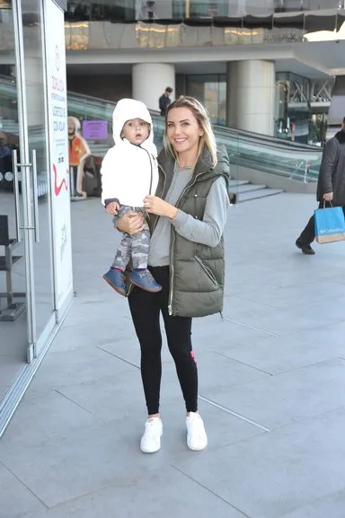 Ece Erken oğlu Eymen'in saçlarını mı boyatıyor?