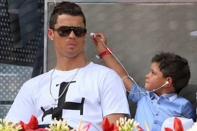 Cristiano Ronaldo’nun ikiz bebekleri dünyaya geldi