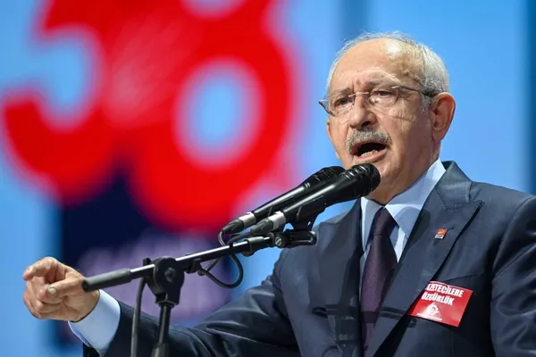 chpde-parti-ici-kavga-sertlesti-ozgur-ozelin-intikam-duygusu-dikkat-ceken-ibb-sorusturmasi-detayi-1758947729639.jpg CHP'de parti içi kavga sertleşti! Özgür Özel'in 'intikam' duygusu! Dikkat çeken İBB soruşturması detayı...
