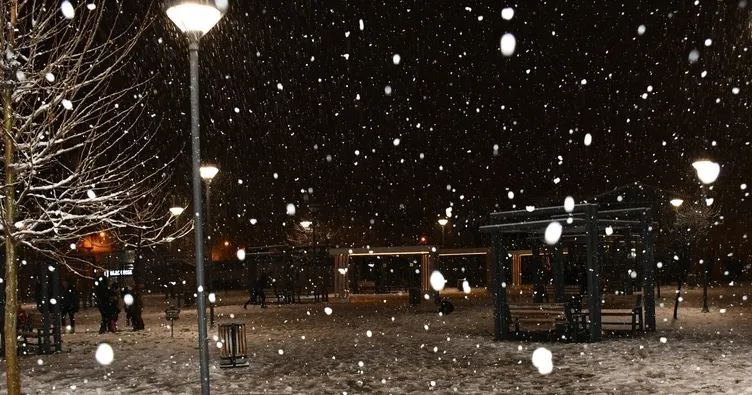 Siverek’te kar yağışı etkili oluyor