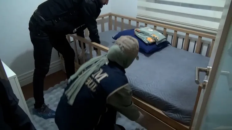 SON DAKİKA! Görüntüler ortaya çıktı! İşte Ahmet Özer’in gözaltına alındığı anlar