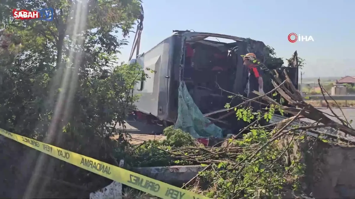 Kayseri İncesu’da otobüs kazası: Çok sayıda yaralı var | Video videosunu izle Kayseri İncesu’da otobüs kazası: Çok sayıda yaralı var | Video videosunu izle
