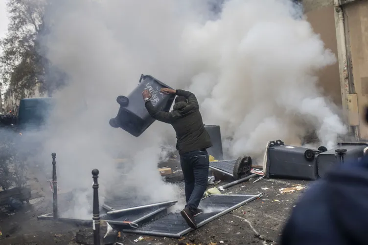 PKK sempatizanları olayları başka yere taşıdı: Hedefte Türkiye var! Terör destekçileri Fransa’yı savaş alanına çevirmişti