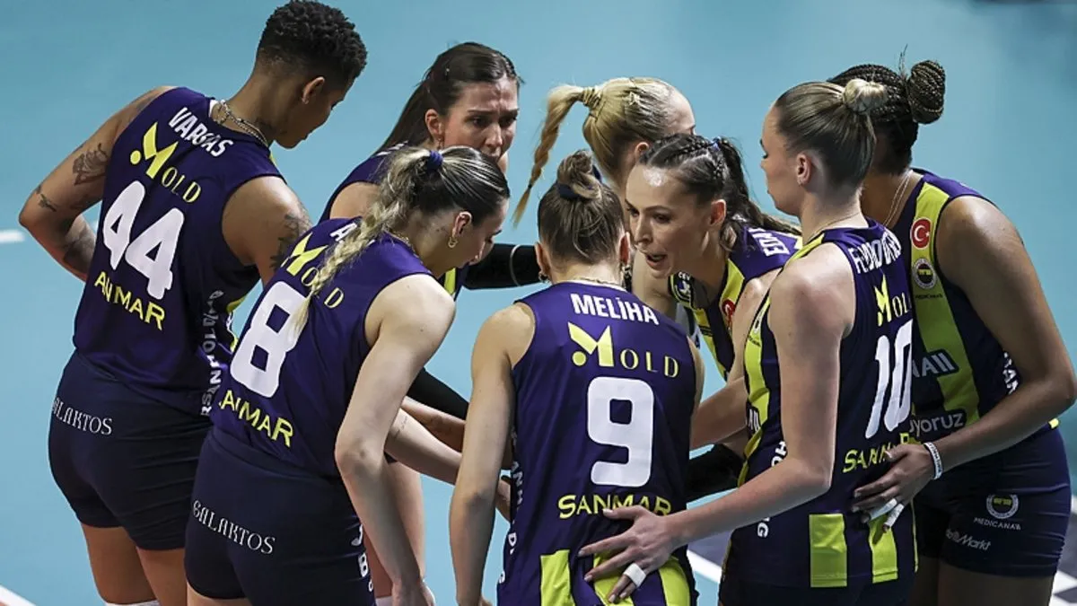 Fenerbahçe Medicana Galatasaray Daikin'i mağlup ederek finale yükseldi!