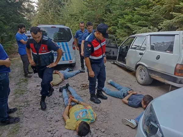 boluda-hareketli-dakikalar-polis-70-kilometre-boyunca-takip-etti-1661098109880.jpeg