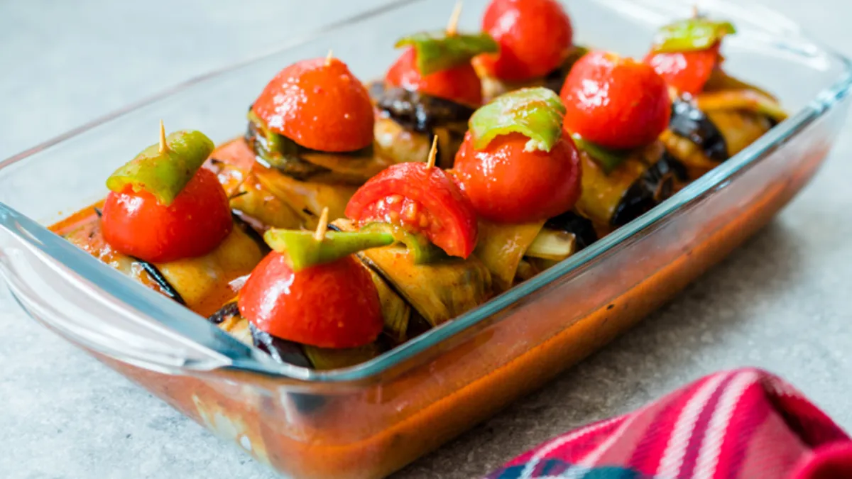 Patlıcanı sevmeyenlerin bile bayıldığı islim kebabı tarifi! Patlıcanı sevmeyenlerin bile bayıldığı islim kebabı tarifi!