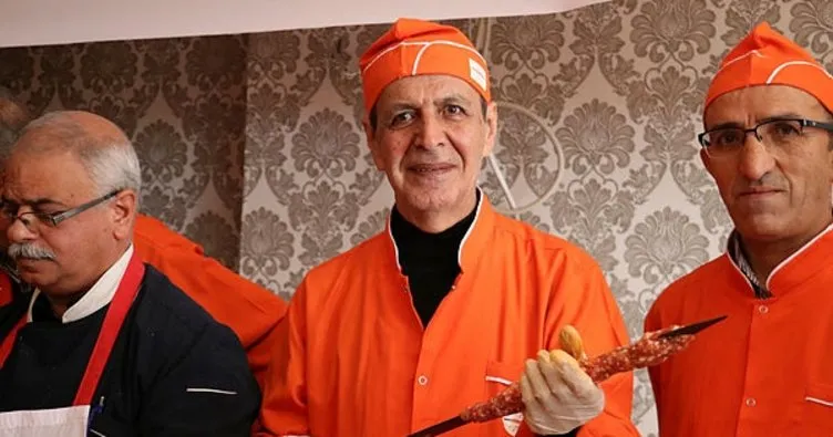 İran’dan gelen iş adamı hayranı olduğu Adana kebabının yapımını öğrendi